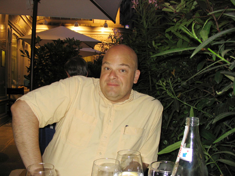 Bryan at dinner in Paris.jpg 151.8K